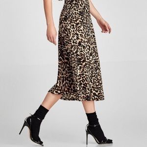 NWT Zara Leopard print midi skirt